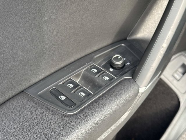 Used 2020 Volkswagen Tiguan SEL FWD image 16