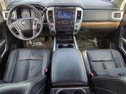 Used 2017 Nissan Titan SL image 21