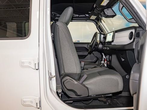 Used 2024 Jeep Wrangler Willys image 18