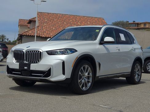 Used 2024 BMW X5 xDrive40i w/ Premium Package AWD/4WD image 3