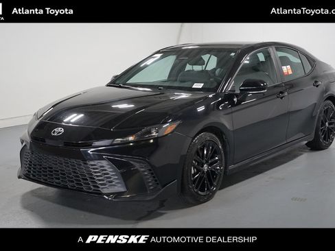 Used 2025 Toyota Camry SE FWD image 1