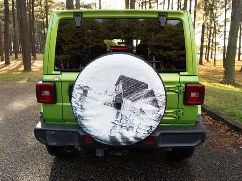 Used 2019 Jeep Wrangler Unlimited Sahara w/ Uconnect 4C Nav & Sound Group image 4