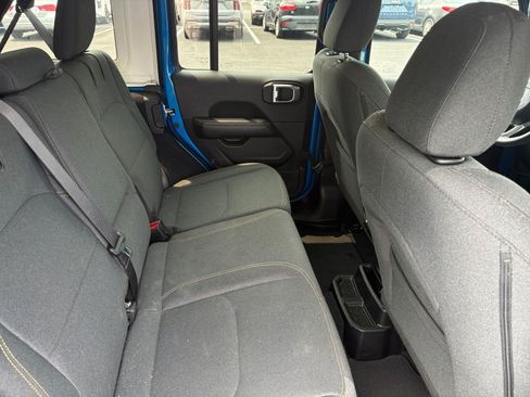 Used 2024 Jeep Wrangler Unlimited Sahara AWD/4WD image 16