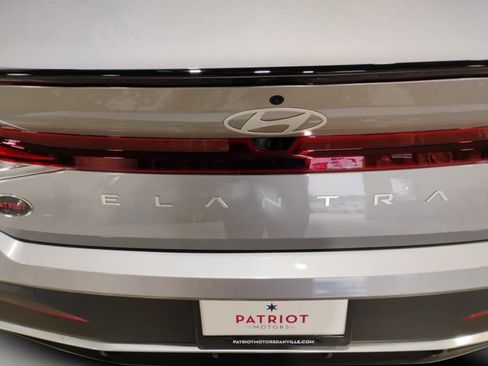 Used 2025 Hyundai Elantra Sport image 43