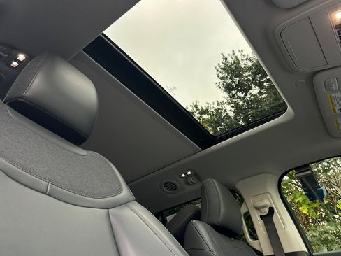 Used 2025 Ford Explorer Active w/ Active Comfort Package image 18