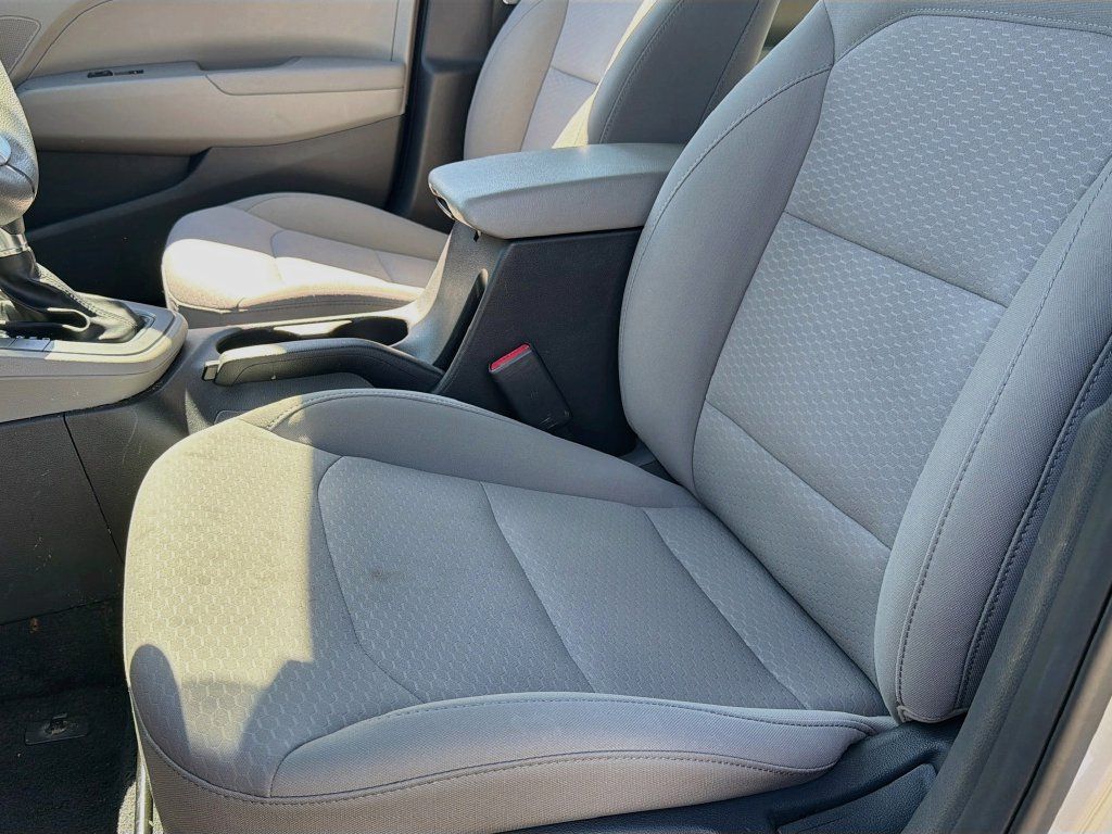 Used 2020 Hyundai Elantra SE FWD image 27