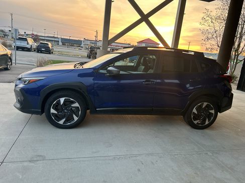 Used 2024 Subaru Crosstrek 2.5i Limited w/ Crosstrek Mirror Package image 4