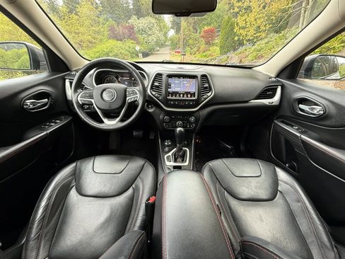 Used 2015 Jeep Cherokee Trailhawk w/ Comfort/Convenience Group AWD/4WD image 17