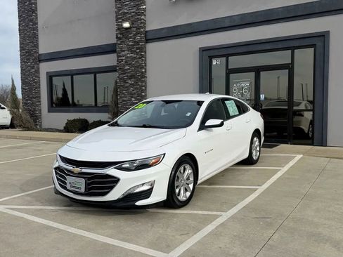Used 2020 Chevrolet Malibu LT image 2
