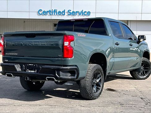 Used 2025 Chevrolet Silverado 1500 LT Trail Boss w/ Convenience Package II AWD/4WD image 2