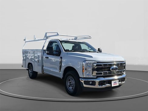 New 2026 Ford F350 XL w/ XL Chrome Package image 4
