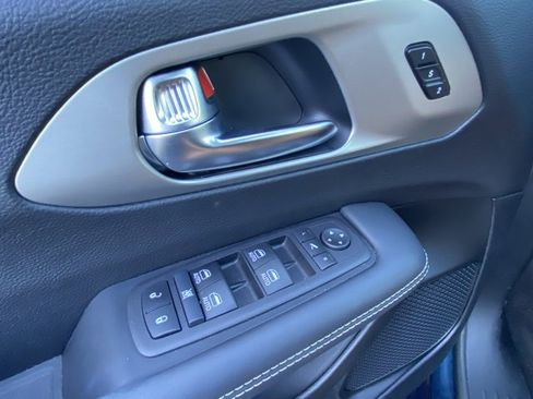 Used 2024 Chrysler Pacifica Limited w/ S Appearance Package image 17