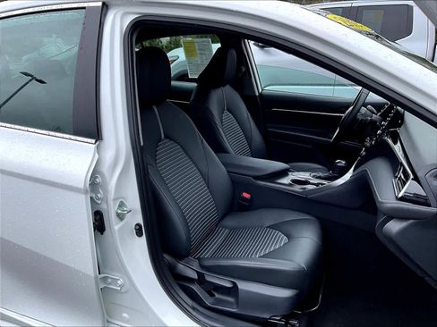 Used 2023 Toyota Camry SE FWD image 11