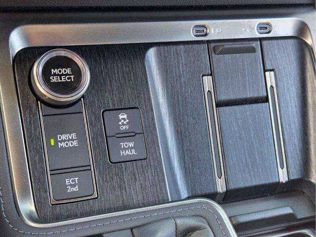 Used 2024 Lexus GX 550 w/ Accessory Package (2T) AWD/4WD image 29