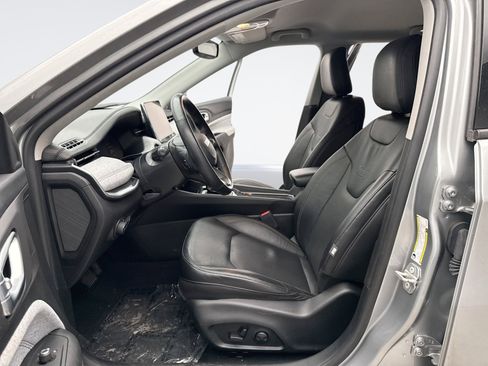 Used 2022 Jeep Compass Latitude image 11