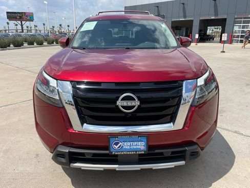 Certified 2024 Nissan Pathfinder SL image 6