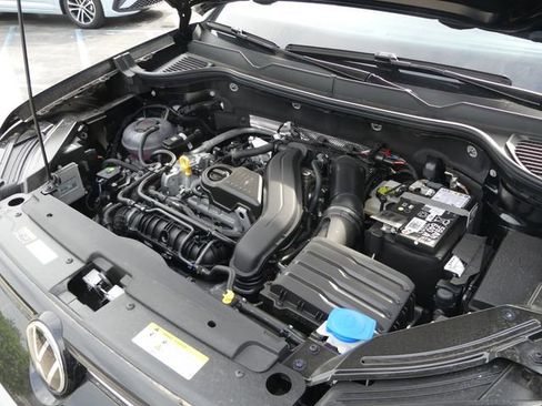 New 2026 Volkswagen Taos SE FWD image 34