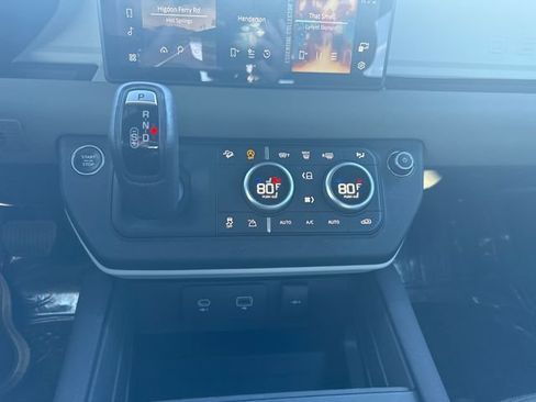 Used 2023 Land Rover Defender 90 S image 13
