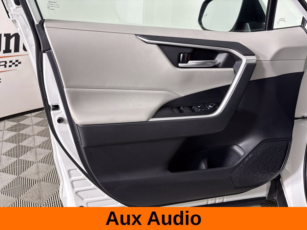 Used 2019 Toyota RAV4 XLE AWD/4WD image 11