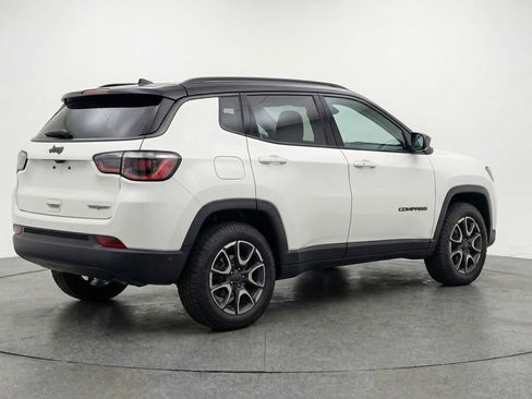Used 2025 Jeep Compass Trailhawk image 9