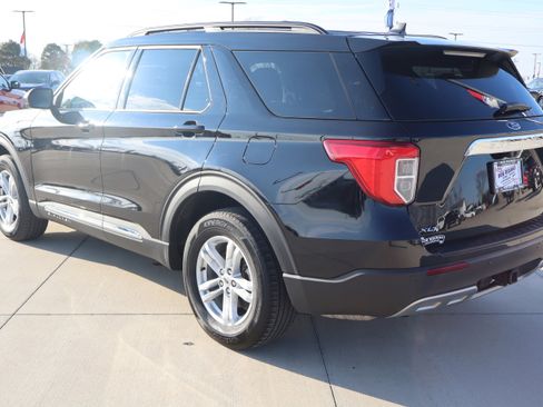 Used 2023 Ford Explorer XLT w/ Equipment Group 202A image 8