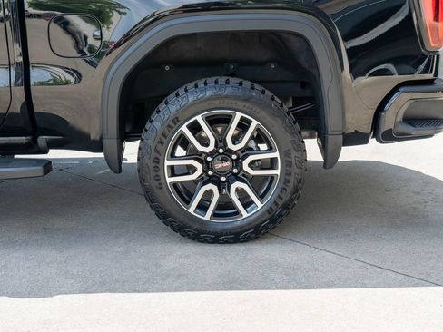 Used 2025 GMC Sierra 1500 AT4 w/ Technology Package AWD/4WD image 34