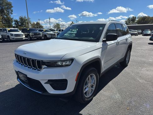 New 2025 Jeep Grand Cherokee Laredo image 5