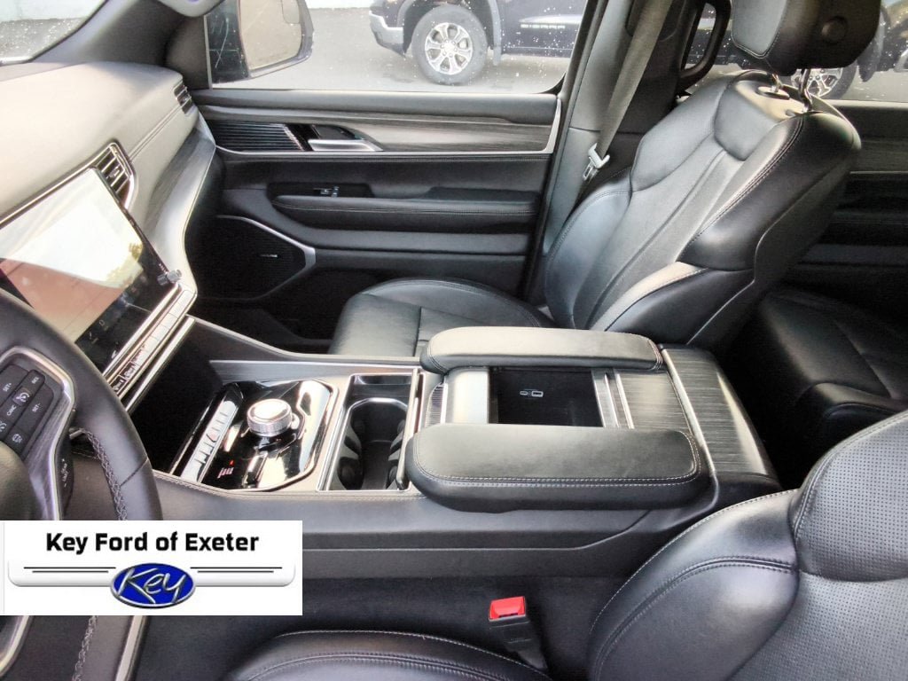 Used 2024 Jeep Wagoneer Series II AWD/4WD image 32