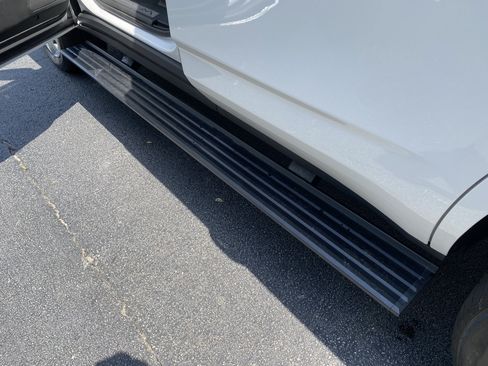 Used 2024 Chevrolet Tahoe High Country AWD/4WD image 43