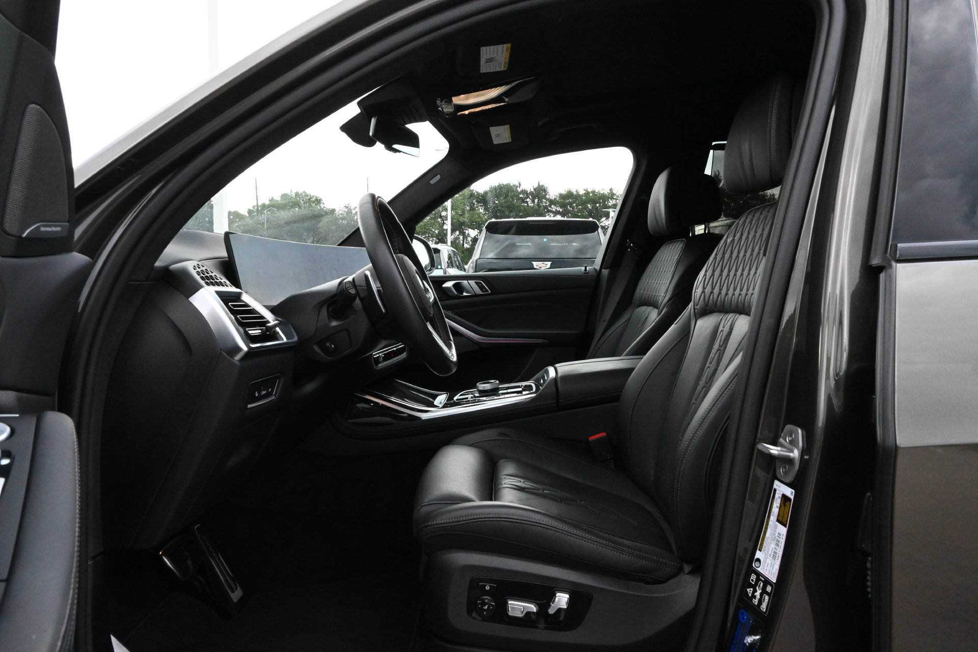 Used 2025 BMW X7 M60i AWD/4WD image 18
