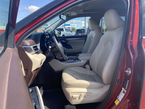 Used 2021 Toyota Highlander Platinum AWD/4WD image 11