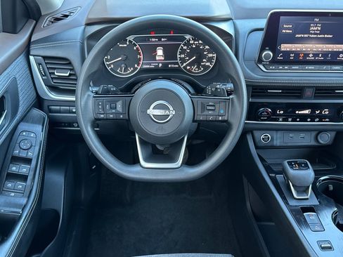 Used 2023 Nissan Rogue SV FWD image 13