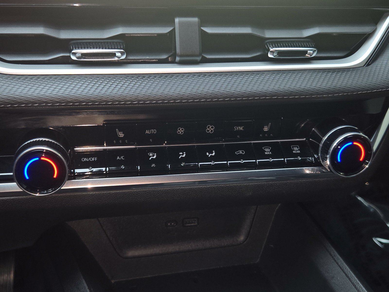 Used 2025 Chevrolet Equinox LT w/ Convenience Package II AWD/4WD image 19