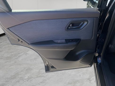 Used 2021 Nissan Rogue S image 17