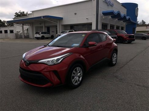 Used 2020 Toyota C-HR LE image 4