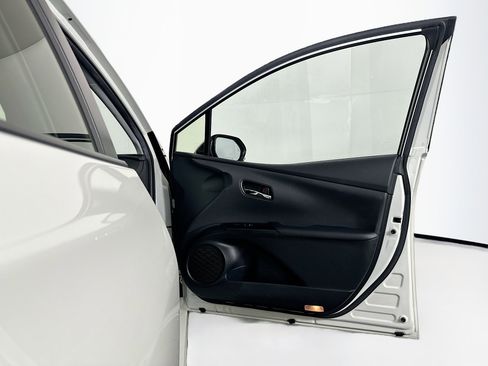 Used 2017 Toyota Prius Four w/ Premium Convenience Package FWD image 31