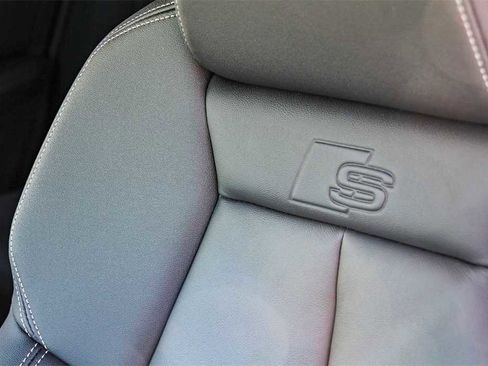 Used 2025 Audi Q4 e-tron Premium Plus w/ Premium Plus image 25