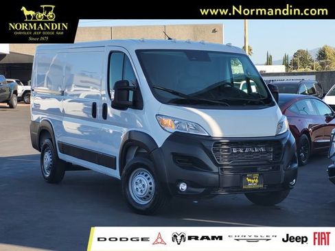 Used 2024 RAM ProMaster 2500 w/ Convenience Group FWD image 1