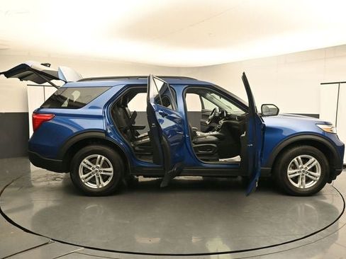 Used 2023 Ford Explorer XLT w/ Equipment Group 202A AWD/4WD image 37