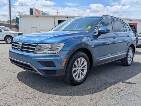 Used 2018 Volkswagen Tiguan SE w/ Panoramic Sunroof Package image 9