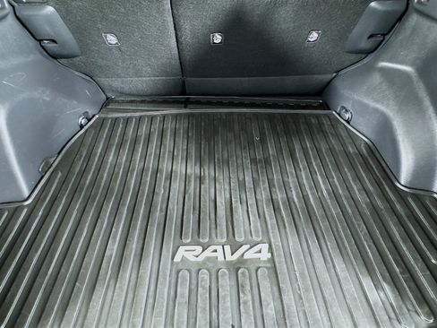 Used 2022 Toyota RAV4 LE AWD/4WD image 33