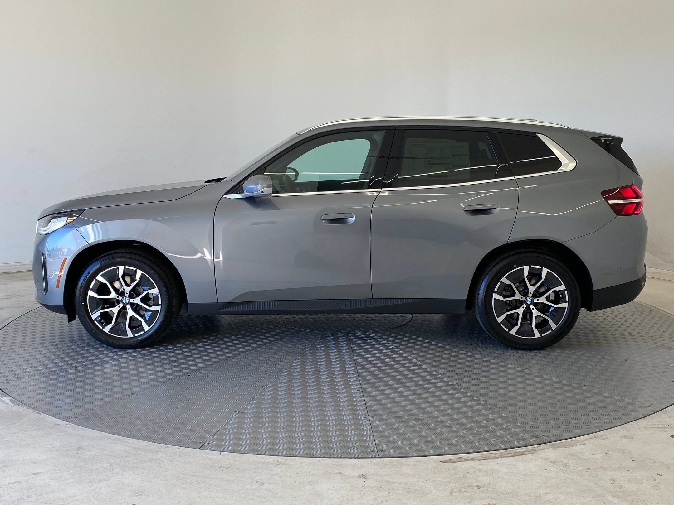 Used 2026 BMW X3 xDrive30i w/ Premium Package AWD/4WD image 2