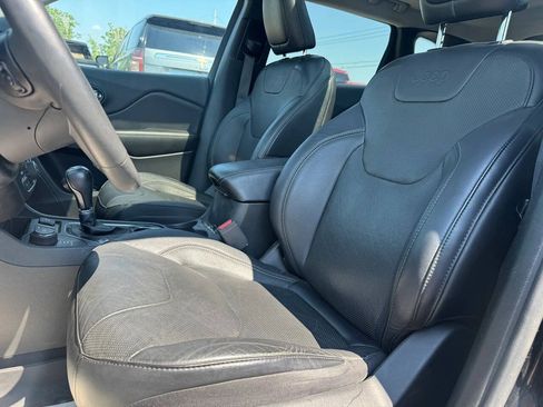 Used 2021 Jeep Cherokee Limited w/ Mopar Interior Package AWD/4WD image 10