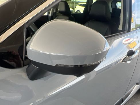 Used 2023 Nissan Rogue SL AWD/4WD image 32
