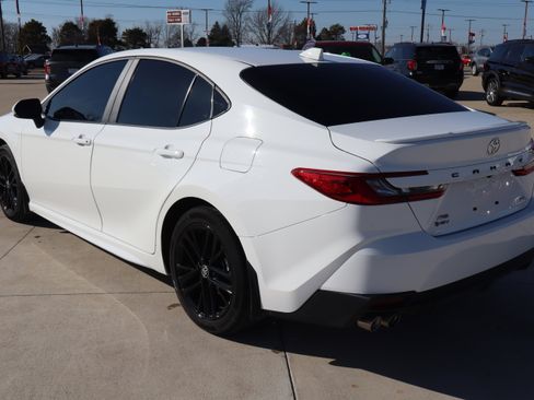 Used 2025 Toyota Camry SE w/ Multimedia Upgrade Package image 8