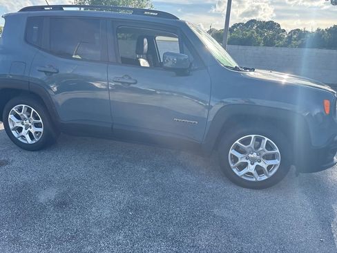 Used 2017 Jeep Renegade Latitude w/ Safety & Security Group FWD image 5