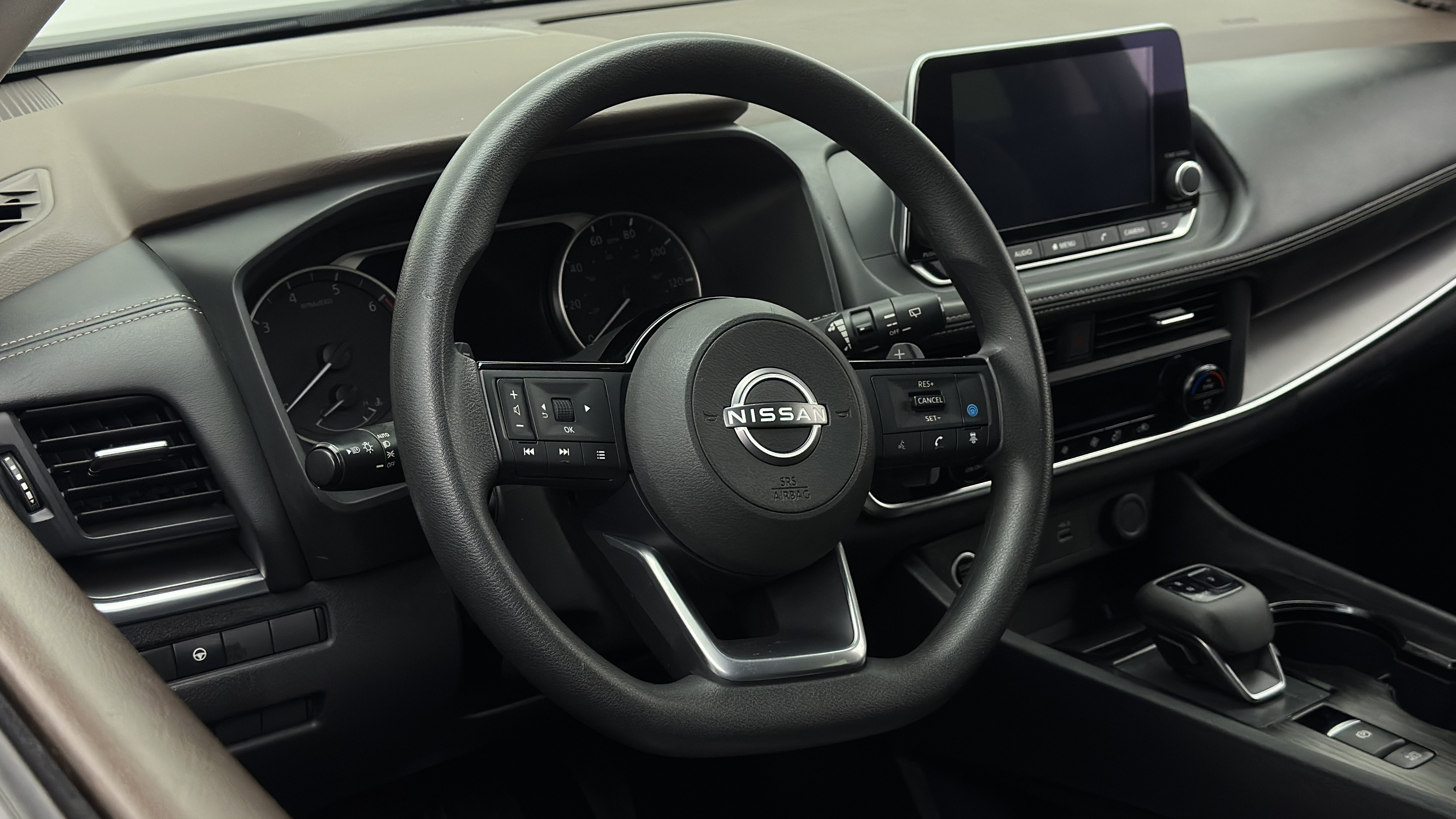 Used 2023 Nissan Rogue SV FWD image 10