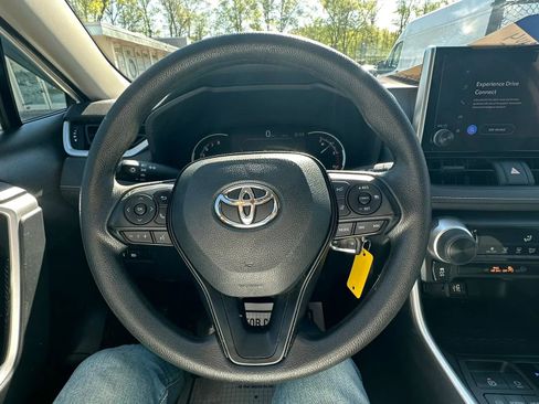 Used 2023 Toyota RAV4 LE AWD/4WD image 11