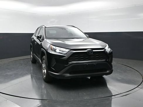 Used 2025 Toyota RAV4 XLE FWD image 5