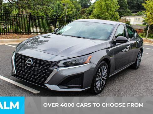 Used 2024 Nissan Altima 2.5 SV FWD image 2
